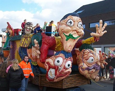 5000-tal bezoekers voor carnaval Lutlommel - Lommel
