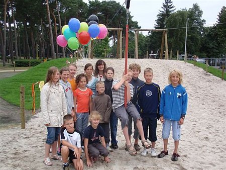 De nieuwe speeltoestellen zijn er - Lommel