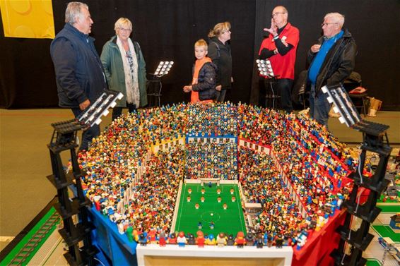 Een heus stadion op schaal, in Lego-blokjes! - Lommel & Pelt