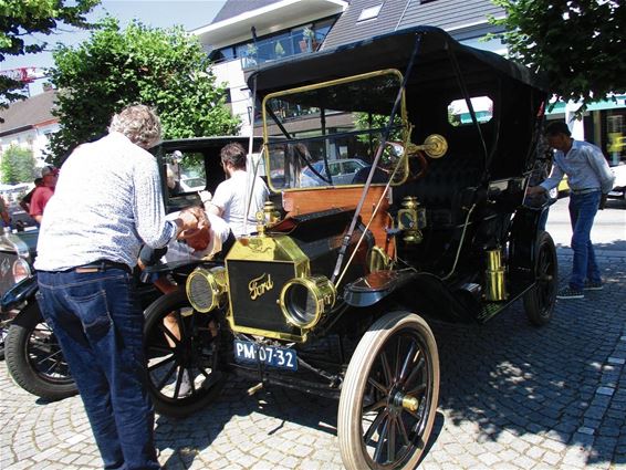 Een wagen van 1910 - Peer