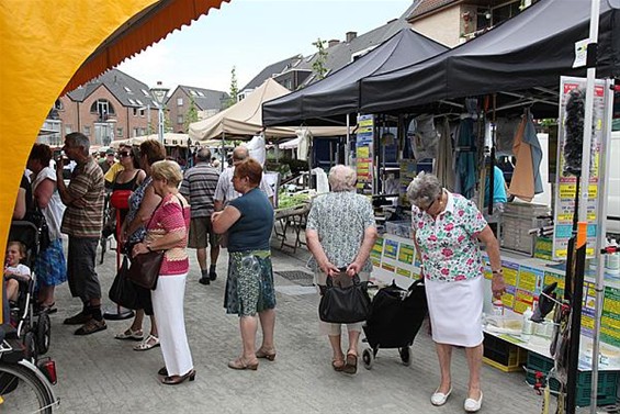 Een zwoele zomermarkt - Overpelt