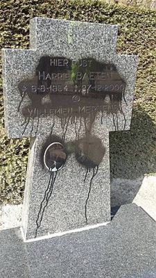Graf op kerkhof besmeurd - Hamont-Achel