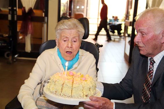 Honderdjarige Dora gevierd - Lommel