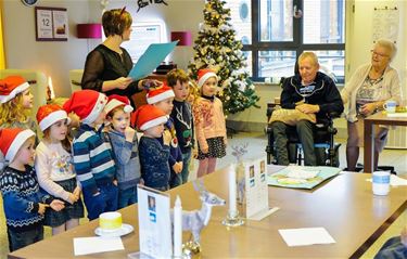 Kleuters Steenhoven zingen kerstliedjes - Beringen