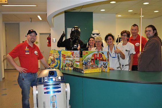 Lego-club bezocht kinderen in het ziekenhuis - Overpelt