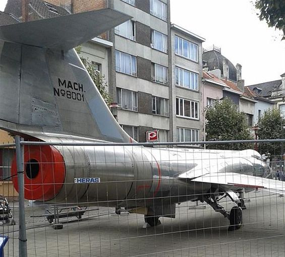 Met een 'Starfighter' in Antwerps binnenstad - Lommel