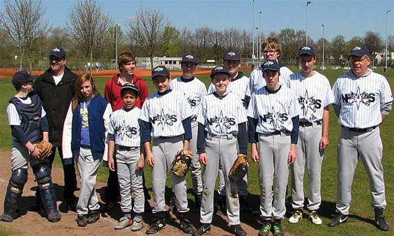 Nstars-jeugdteam wint 1ste wedstrijd van seizoen - Neerpelt