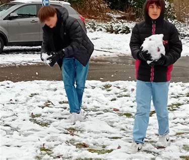 Spelen in de eerste sneeuw - Houthalen-Helchteren