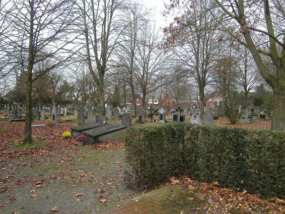 Stad start parkbeheer op oud kerkhof - Hamont-Achel