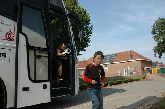 Viejool oefent evacuatie bus - Hechtel-Eksel
