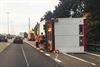 Beringen - Vrachtwagen gekanteld op E313