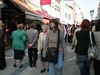 Over de koppen lopen op braderie