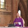 Hamont-Achel - Bisschop bidt nieuwe Onze Vader
