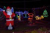 Een straat helemaal in kerstsfeer
