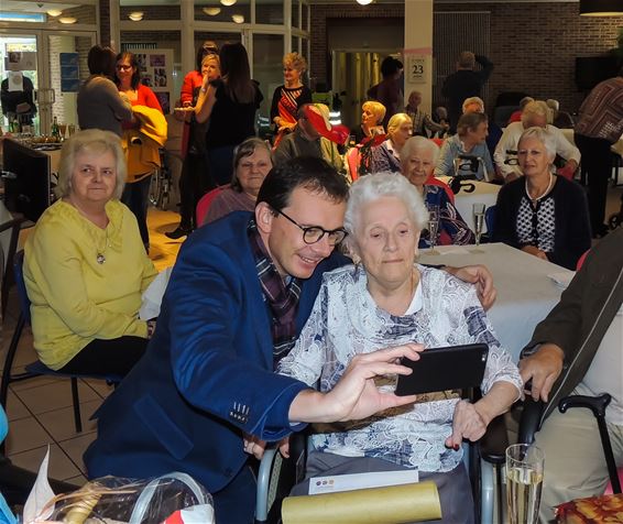 100 kaarsjes voor Fieneke - Beringen