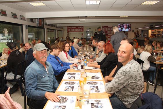 1000 supporters schuiven aan tafel - Beringen