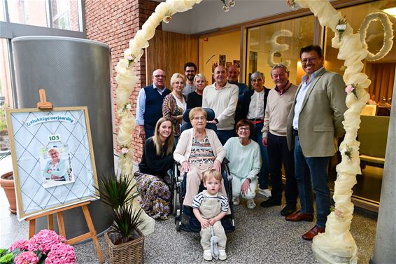 103 kaarsjes voor Lène Schuyten - Beringen