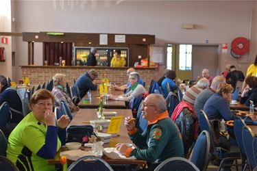 1266 wandelaars genieten van de lentezon - Beringen