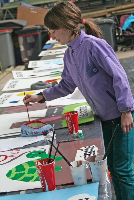 130 kinderen schilderen borden 'Graag Traag' - Overpelt