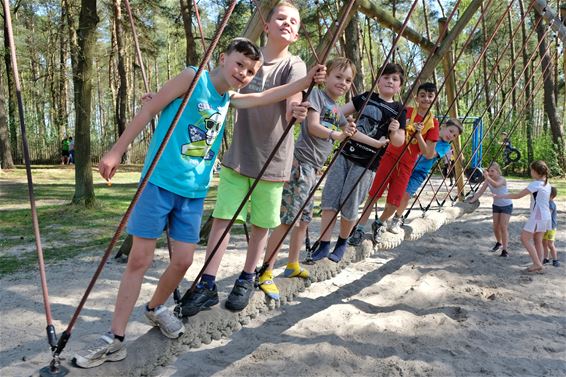 1700 kinderen spelen buiten op Buitenspeeldag - Beringen