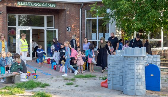 Eerste schooldag in Stal - Beringen