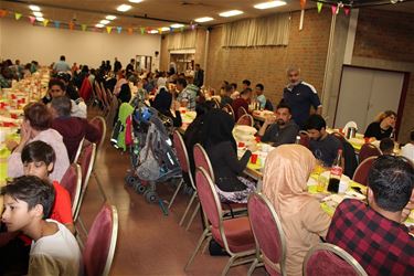 200 mensen op Iftar in De Roepsteen - Houthalen-Helchteren