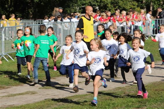 2000 kinderen voor scholenveldloop - Beringen