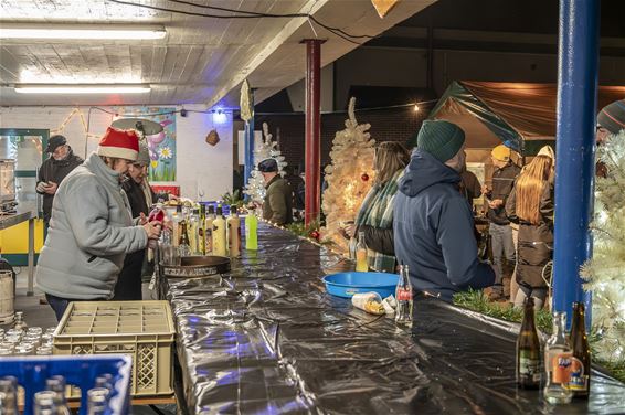 2000 wandelaars snuiven kerstsfeer in Reppel op - Bocholt
