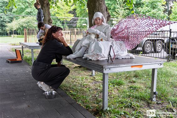 26 kinderen zetten zich schrap als levend beeld - Lommel