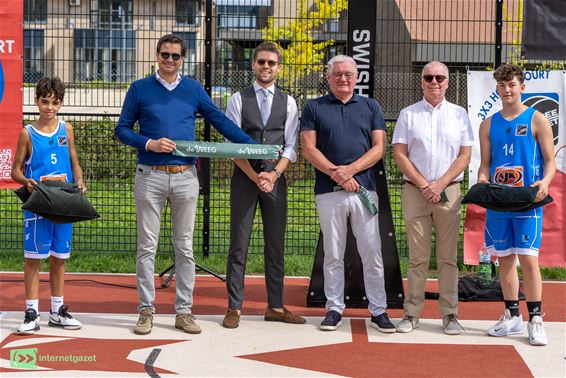 Bree - 3x3-court geopend én clubiconen gehuldigd