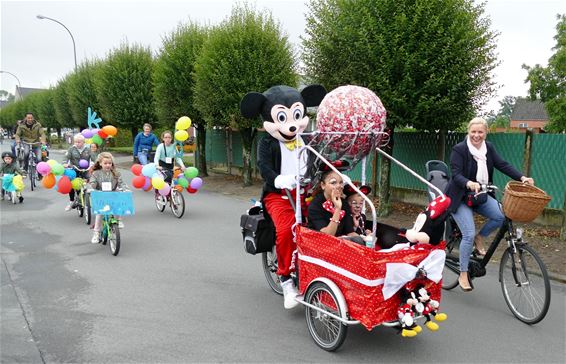 75 deelnemers voor de mooist versierde fiets - Pelt