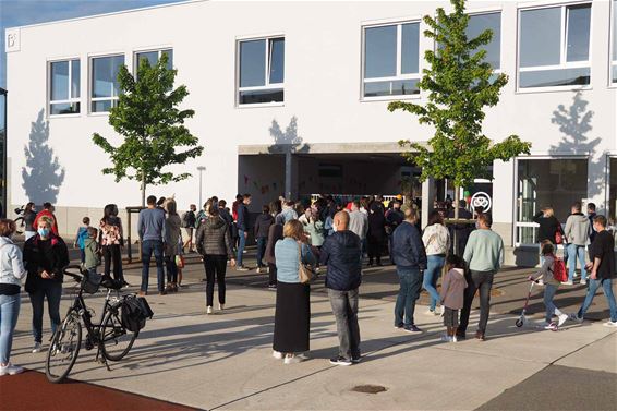 7500 leerlingen terug naar school - Beringen