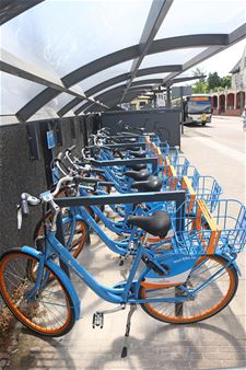 8 deelfietsen aan Hoppinpunt Neerpelt Station - Pelt