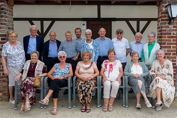 82-jarigen diepen verhalen uit de oude doos op - Beringen