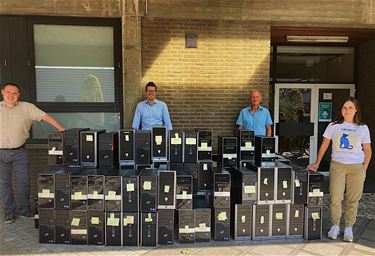 87 computers voor kwetsbare gezinnen - Beringen