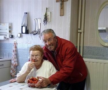 Aardbeien voor de 92-jarige Kaatje - Meeuwen-Gruitrode