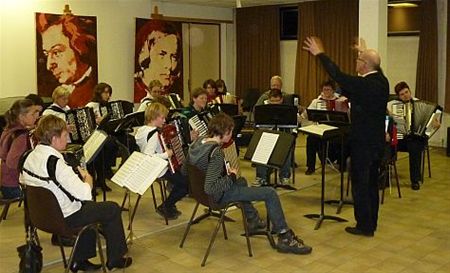 Accordeonmuziek in het NIKO - Pelt