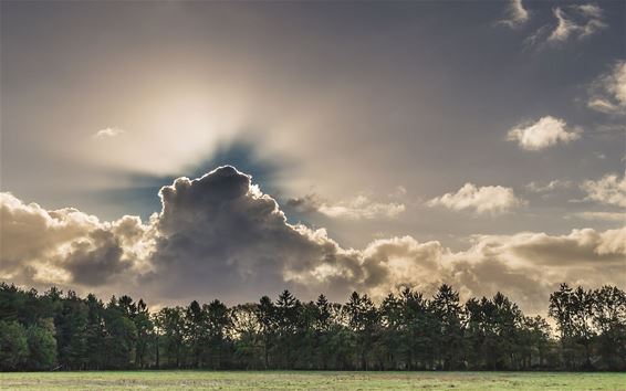 Achter de wolken schijnt de zon - Overpelt