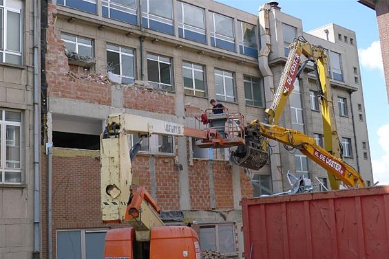 Afbraak oude kliniek begonnen - Neerpelt