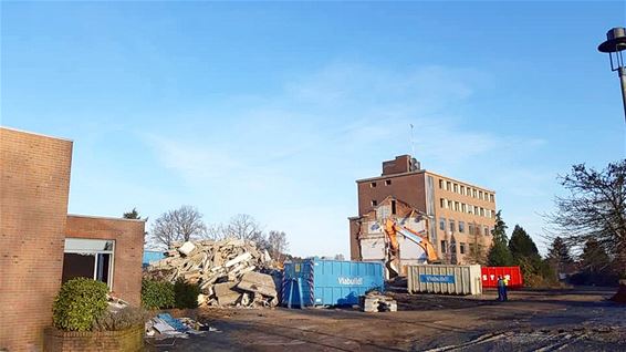 Afbraak oude ziekenhuis schiet goed op - Lommel