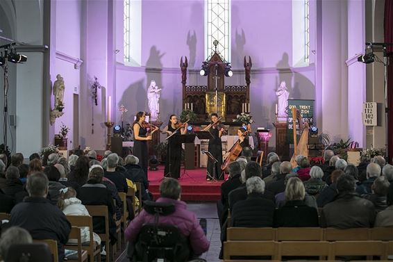 Akhtamar en Emma Wauters in de St.-Jozefskerk - Overpelt