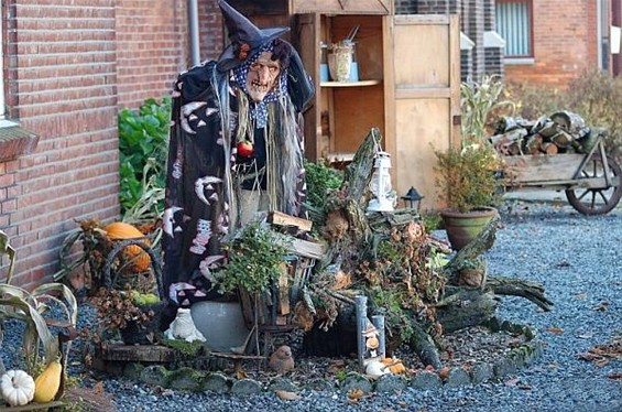 Al halloween in de Dorpsstraat... - Neerpelt