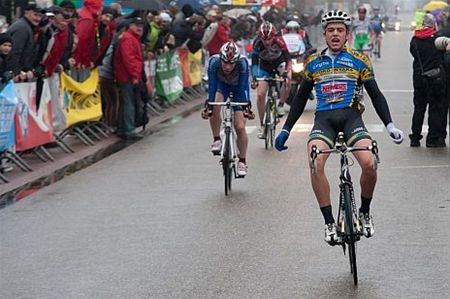 Alexander Geuens wint in Achel - Lommel & Pelt