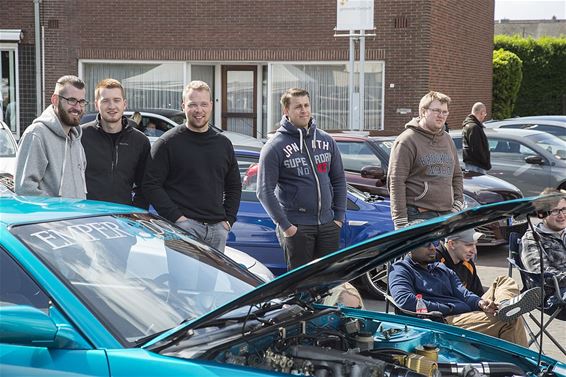 Allemaal getunede auto's in het centrum - Overpelt