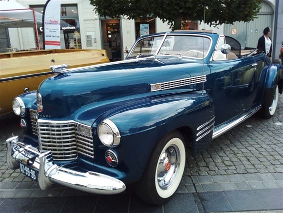 Amerikaanse 'bakken' op oldtimertreffen - Peer