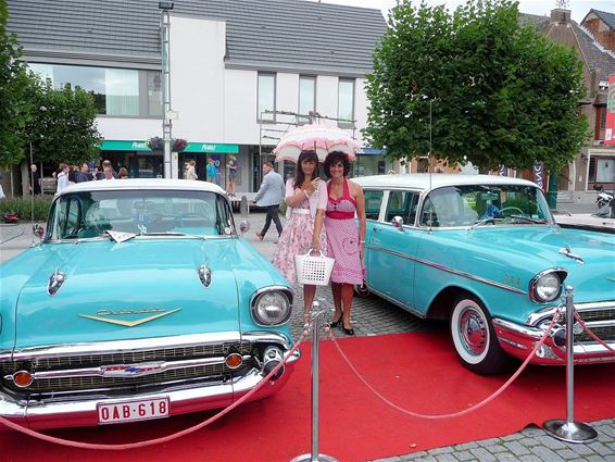 Amerikaanse oldtimers op de Markt - Peer