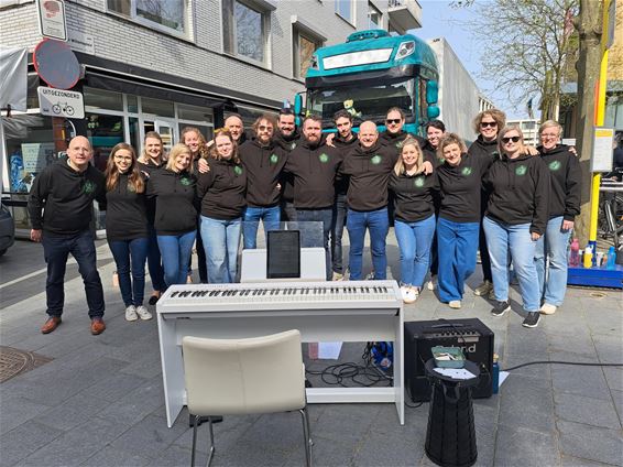 Amicula op de zaterdagmarkt - Pelt
