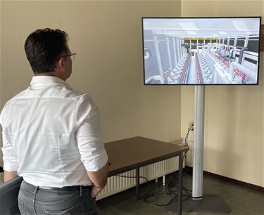 Amper volk voor infomarkt slibdroger Aquafin - Beringen
