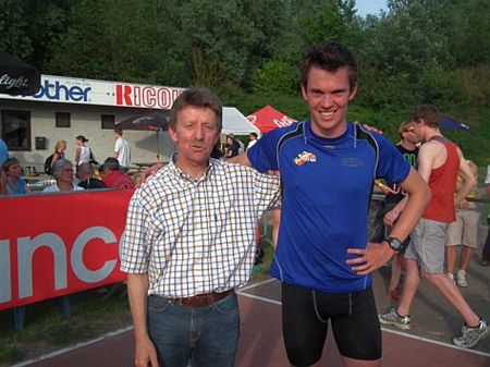 Andreas Smout met 1 been in Barcelona - Pelt