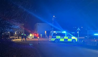 Auto duwt bestelwagen tegen huis - Beringen